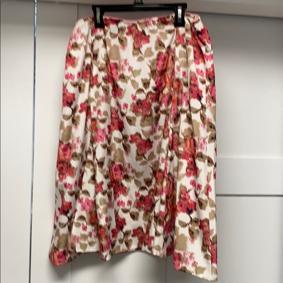 Sag Harbor Skirt - Picture 2 of 3